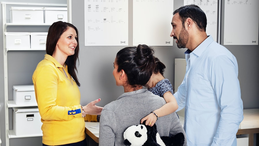 customer representative helping customers 617f60fa958645e518fdf04ee6c841fe