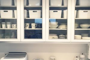 IKEA ガラス ケース でおしゃれ収納！おすすめ活用術と選び方