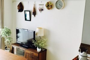 IKEA ピクチャー レール で壁をおしゃれに飾る！飾り方アイデアと選び方
