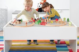 IKEA プレイテーブル：子供部屋に最適な人気アイテム紹介