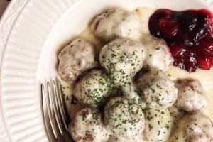IKEA ミートボールソースレシピ: 本格的な味を自宅で！