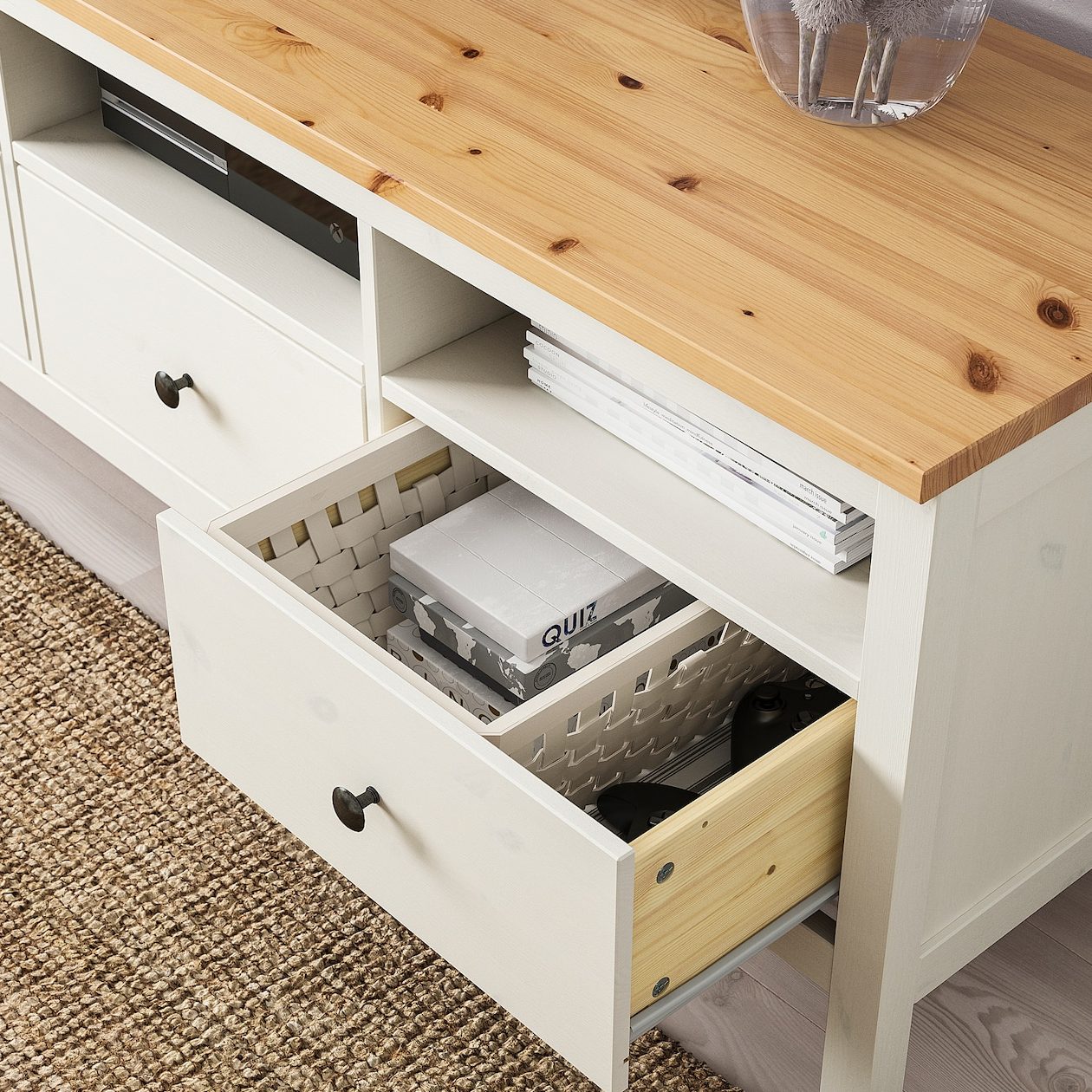 IKEA HEMNES テレビ台:組み立て・レビュー・収納アイデア 5 ikea hemnes e38386e383ace38393e58fb0efbc9ae7b584e381bfe7ab8be381a6e383bbe383ace38393e383a5e383bce383bbe58f8ee7b48de382a2e382a4e38387