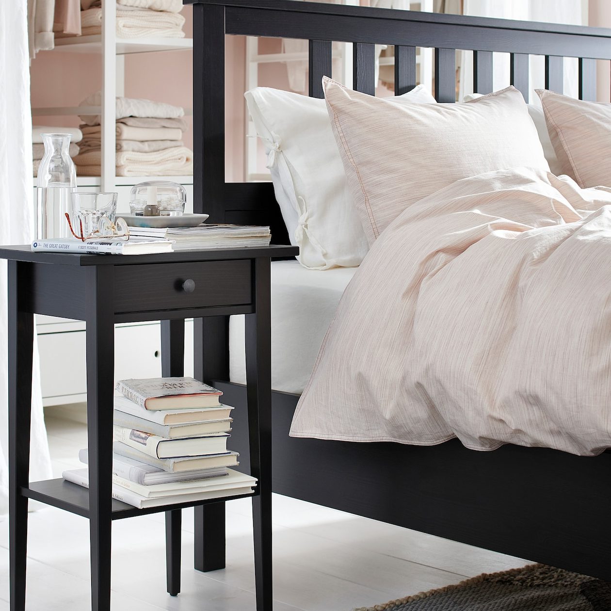 IKEA HEMNESベッドサイドテーブル:口コミ・レビューと使い方 1 ikea hemnese38399e38383e38389e382b5e382a4e38389e38386e383bce38396e383abefbc9ae58fa3e382b3e3839fe383bbe383ace38393e383a5e383bce381a8e4bdbf